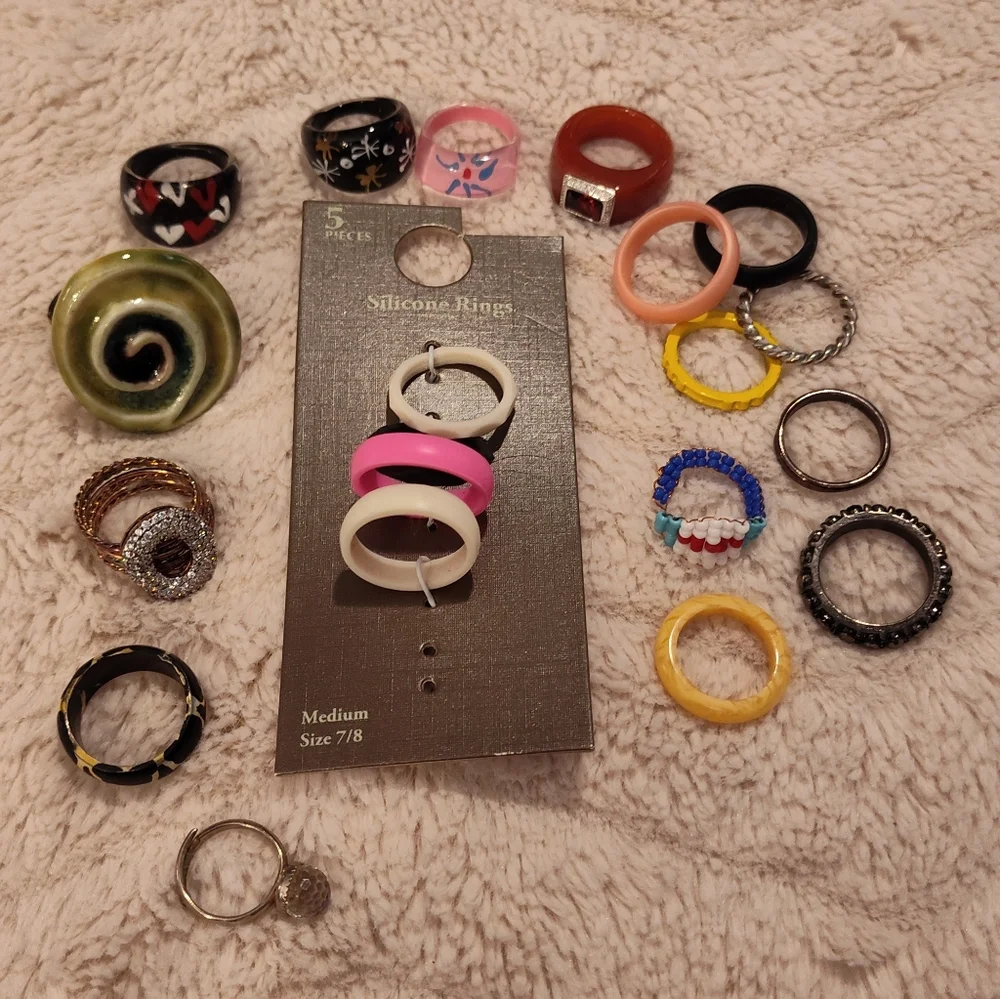 Vintage Bundle Of Rings (19 Rings) - Picture 1 of 14